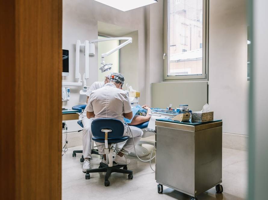 Dentista: visita diagnostica odontoiatrica, Studio Calesini , Gaetano Calesini , Medico Chirurgo, Odontoiatra