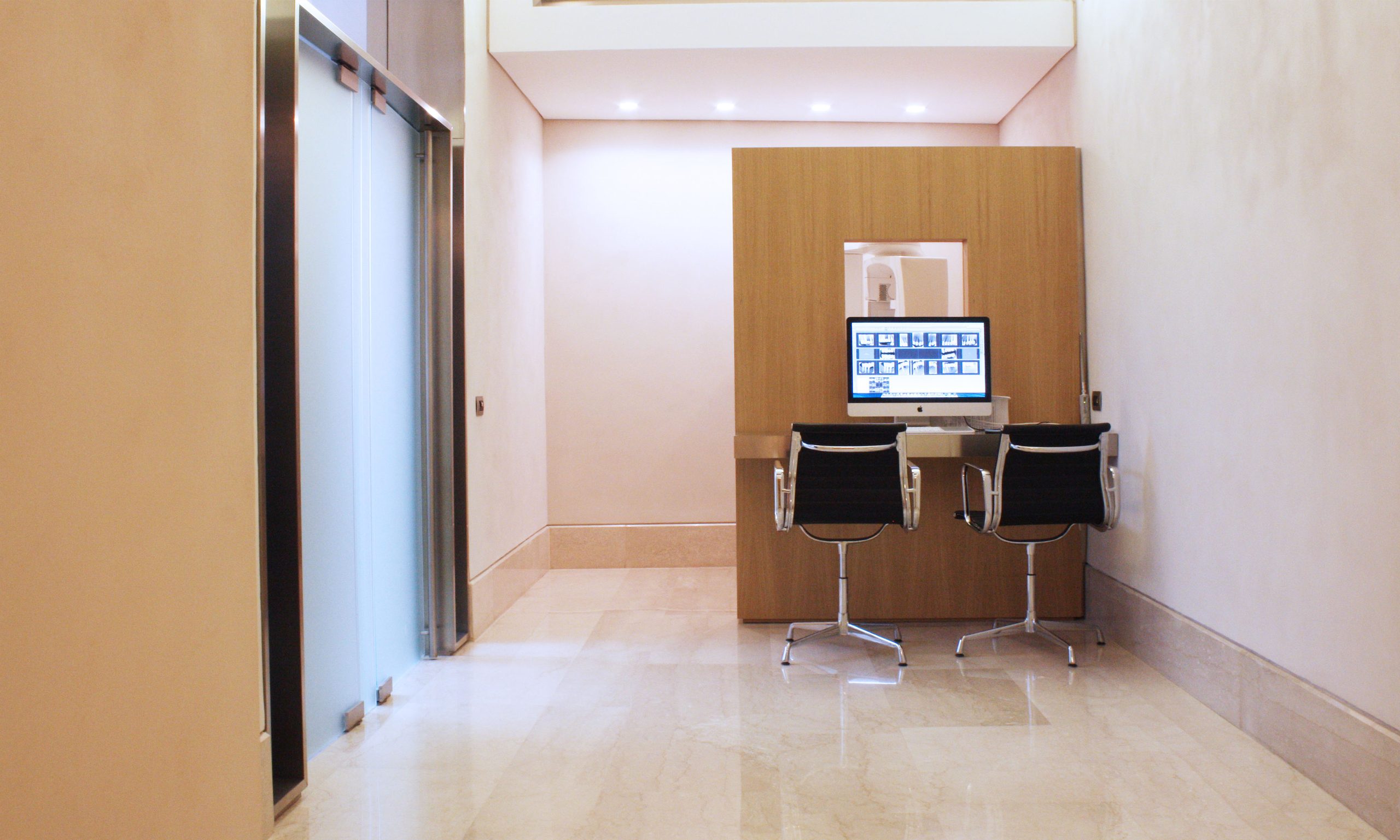 Postazione diagnostica e di consulenza, raccolta dati clinici, Studio Calesini Roma